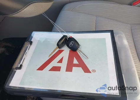 2019 Toyota Highlander Le Plus z USA, uszkodzony, nr VIN 5TDZZRFH9KS325034